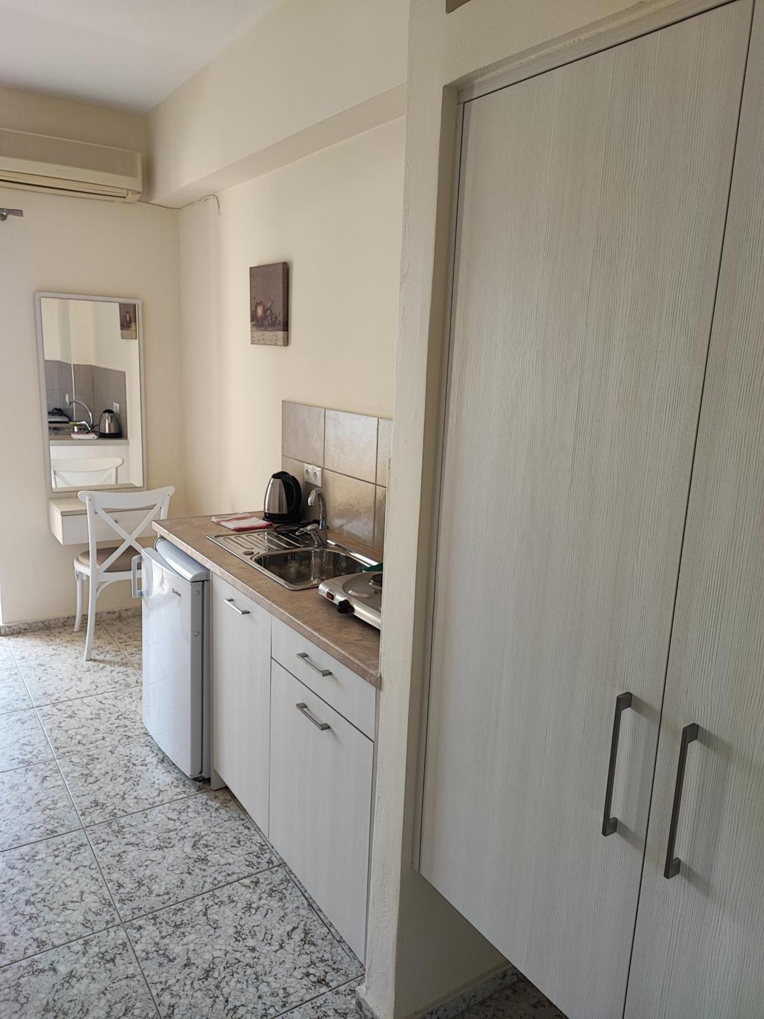 Alexia Rooms Palaiochora Habitación foto